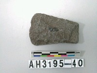 藏品(小型舌刃打製石斧)的圖片